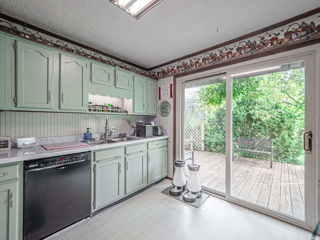 210 S East Street, Oakland City, IN 47660