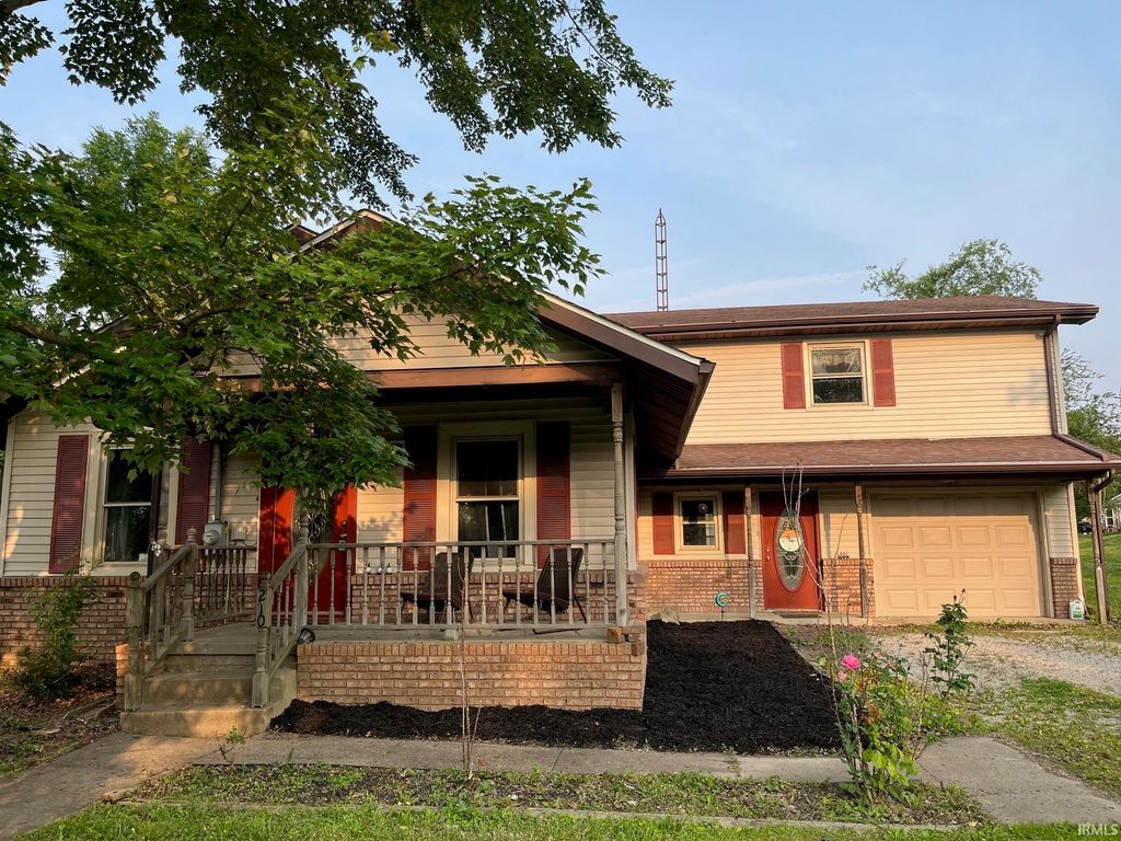 210 S East Street, Oakland City, IN 47660