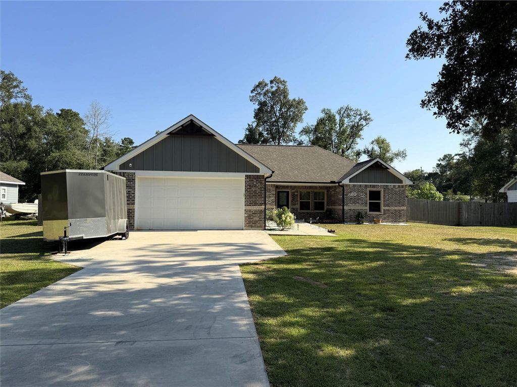 162 County Road 2221, Cleveland, TX 77327