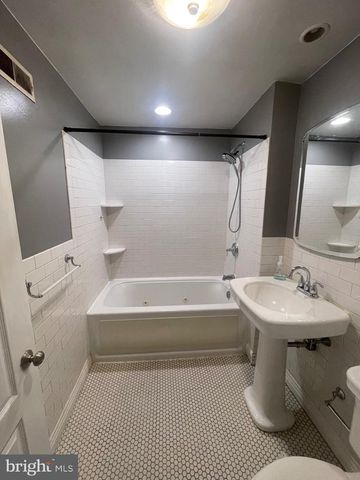 2907 S SYDENHAM ST, Philadelphia, PA 19145