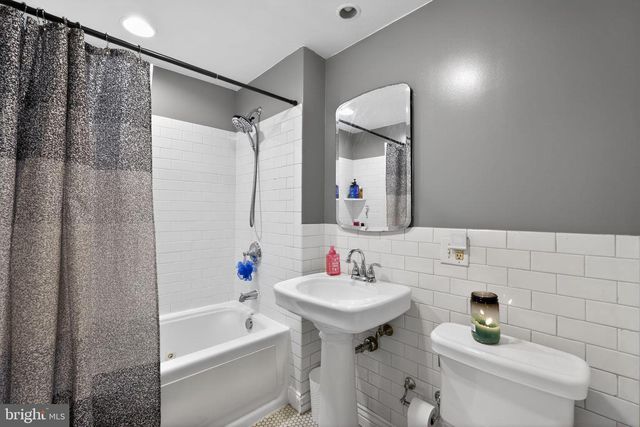 2907 S SYDENHAM ST, Philadelphia, PA 19145