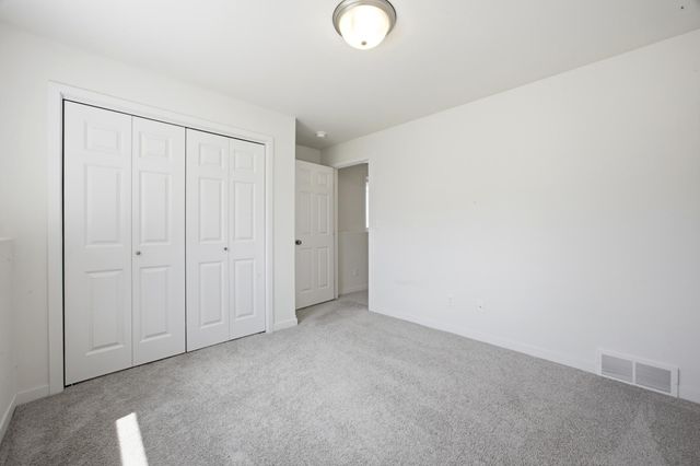 2506 Fulton Loop S, Fargo, ND 58104