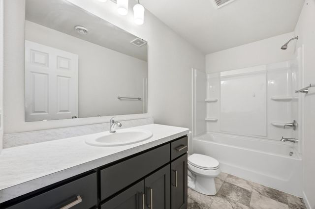 2506 Fulton Loop S, Fargo, ND 58104
