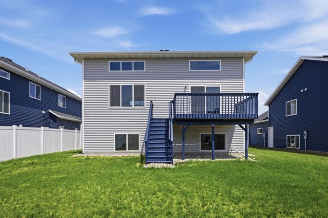 2506 Fulton Loop S, Fargo, ND 58104