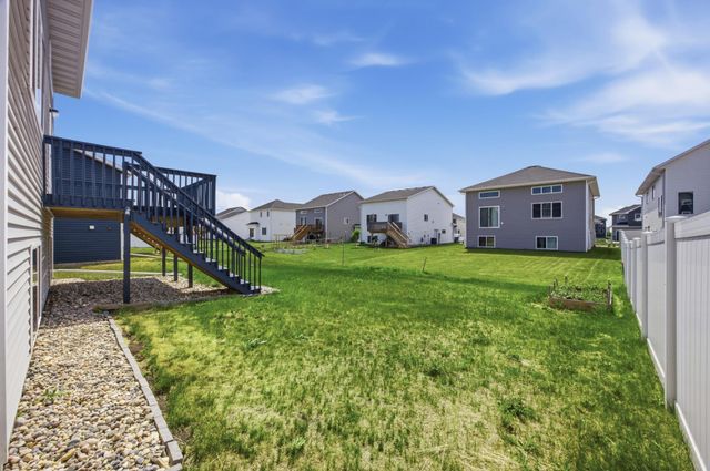 2506 Fulton Loop S, Fargo, ND 58104