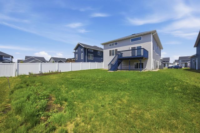 2506 Fulton Loop S, Fargo, ND 58104