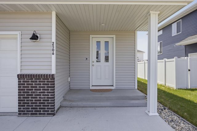 2506 Fulton Loop S, Fargo, ND 58104