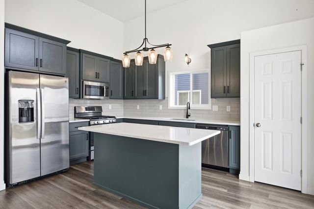 2506 Fulton Loop S, Fargo, ND 58104