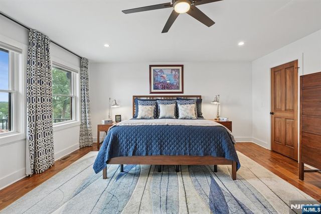 8 Sutton Road, Hopatcong, NJ 07843