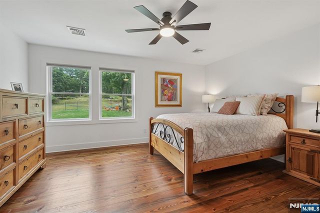 8 Sutton Road, Hopatcong, NJ 07843