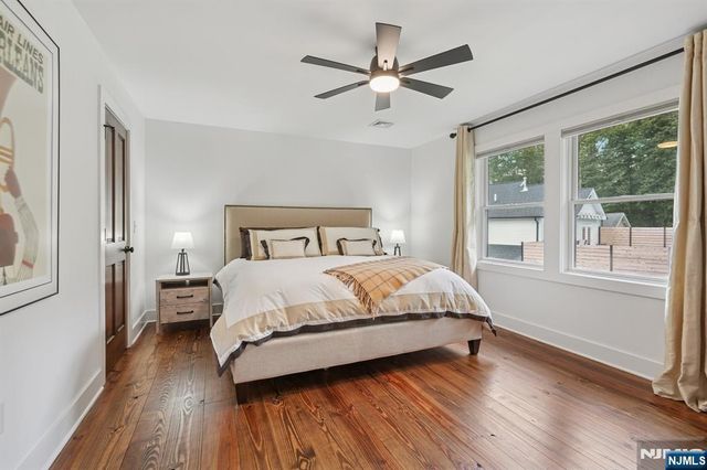 8 Sutton Road, Hopatcong, NJ 07843