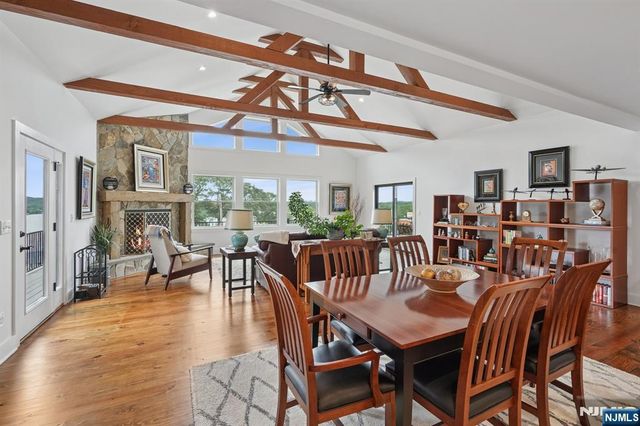 8 Sutton Road, Hopatcong, NJ 07843