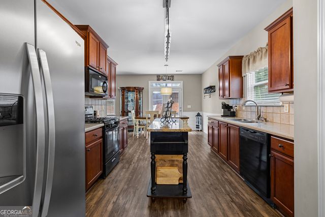 77 Lakeshore Parkway, Newnan, GA 30263