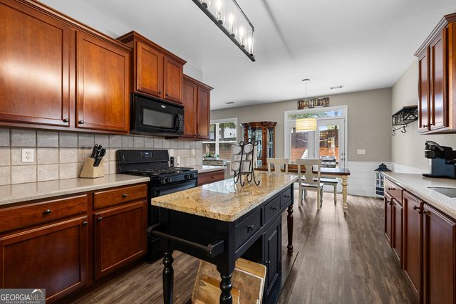77 Lakeshore Parkway, Newnan, GA 30263