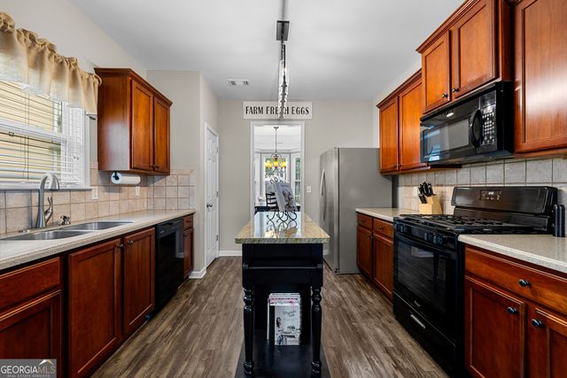 77 Lakeshore Parkway, Newnan, GA 30263