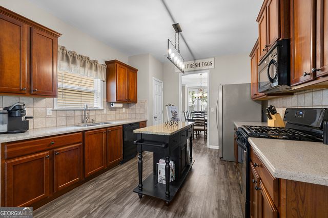 77 Lakeshore Parkway, Newnan, GA 30263