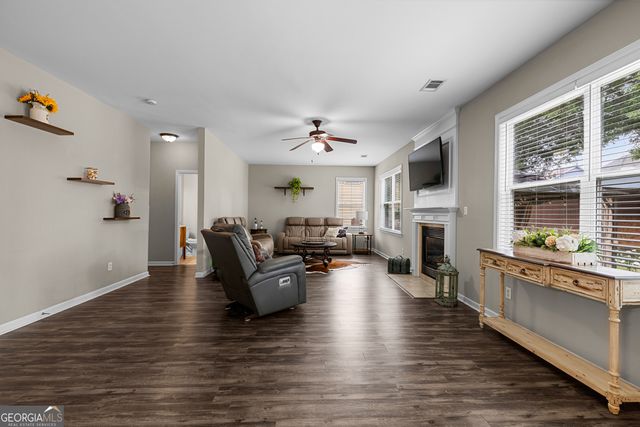 77 Lakeshore Parkway, Newnan, GA 30263