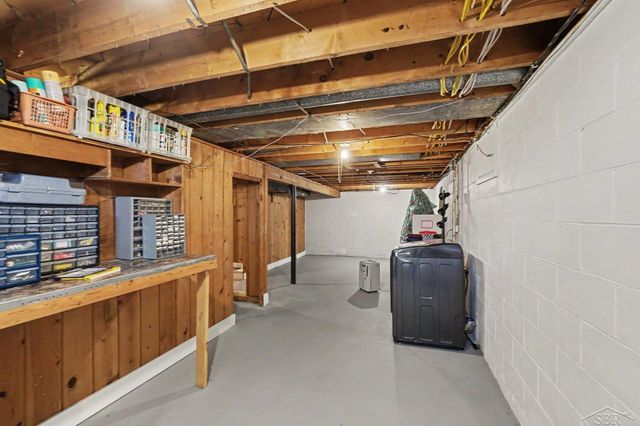 1609 N Center Road, Saginaw Twp, MI 48638
