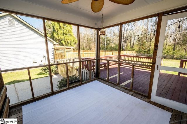 611 Oak Valley Drive, Simpsonville, SC 29681