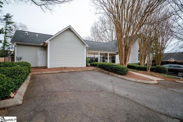 611 Oak Valley Drive, Simpsonville, SC 29681