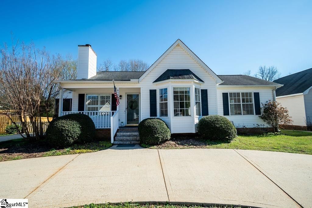 611 Oak Valley Drive, Simpsonville, SC 29681