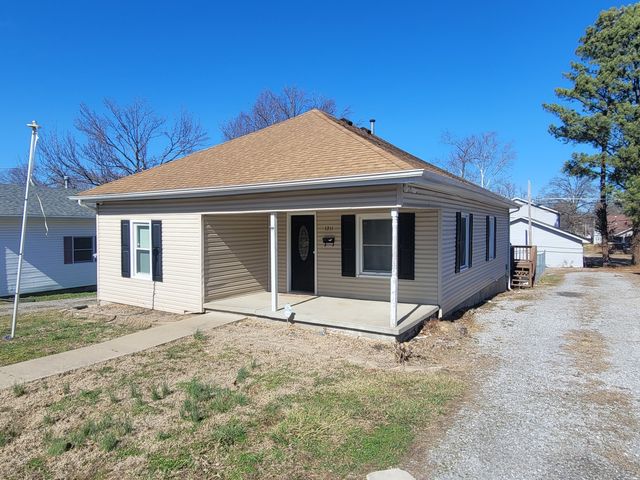 1211 E Elm Street, West Frankfort, IL 62896