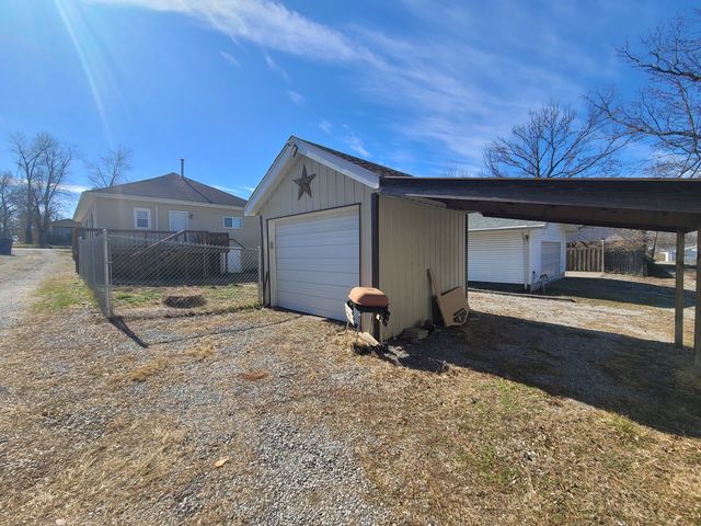 1211 E Elm Street, West Frankfort, IL 62896