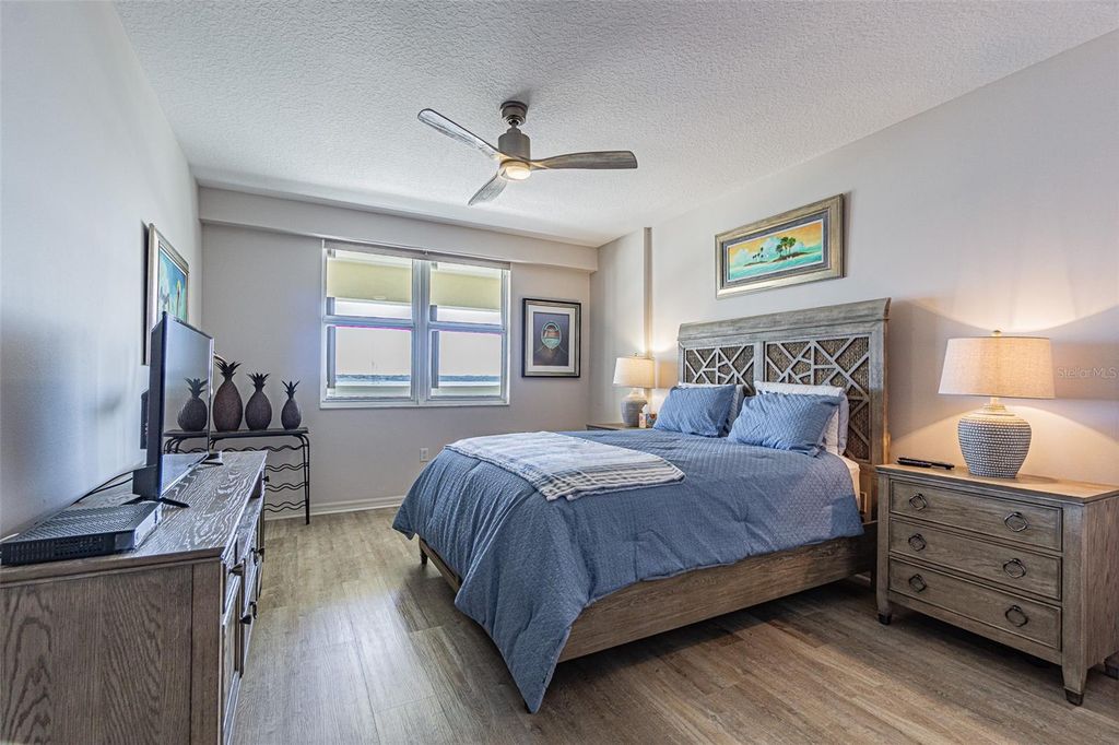 Image 19 of property listing at 1370 GULF BOULEVARD 703, Clearwater, FL 33767