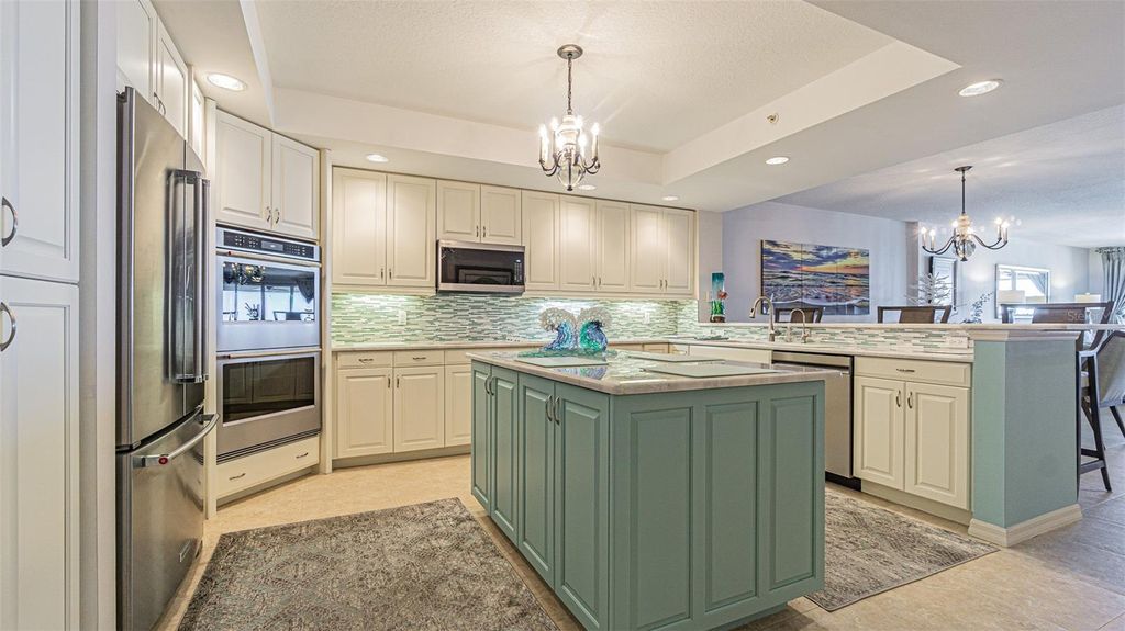 Image 3 of property listing at 1370 GULF BOULEVARD 703, Clearwater, FL 33767