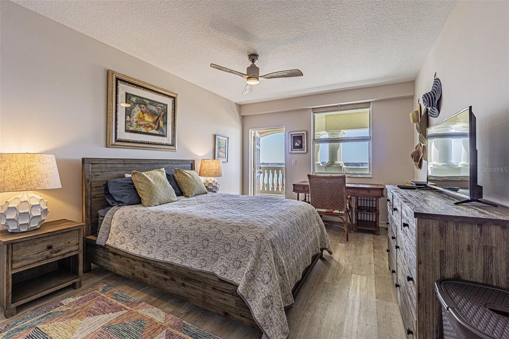 Image 23 of property listing at 1370 GULF BOULEVARD 703, Clearwater, FL 33767