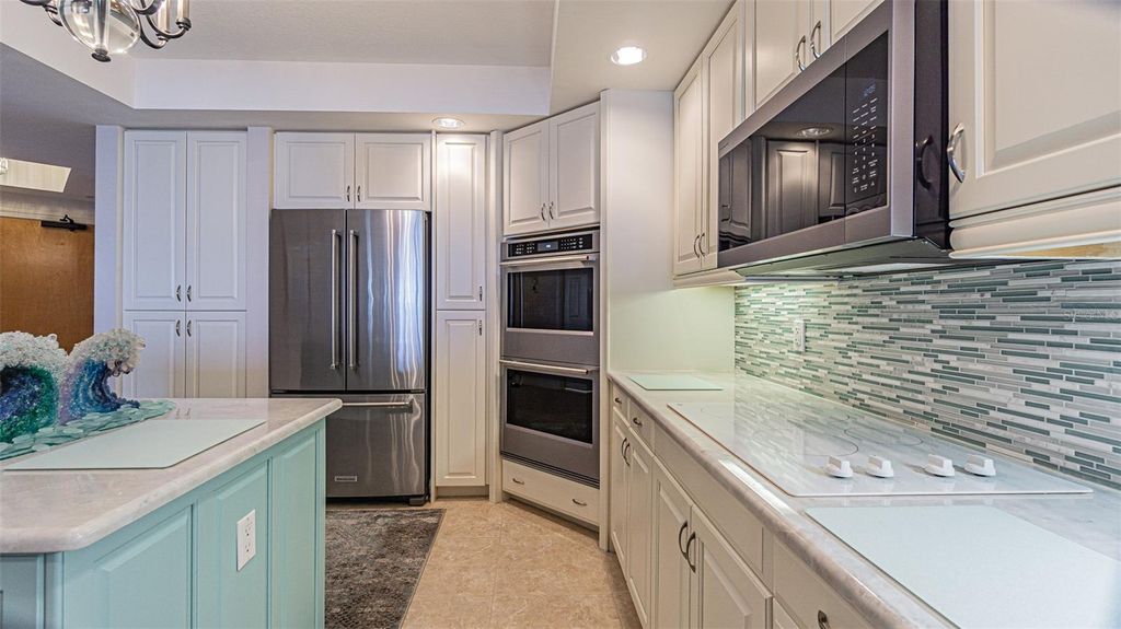 Image 4 of property listing at 1370 GULF BOULEVARD 703, Clearwater, FL 33767