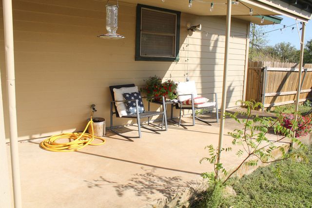 206 Maple Street, Gustine, TX 76455