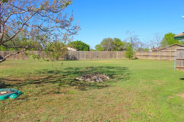 206 Maple Street, Gustine, TX 76455