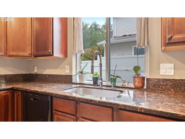 18283 DAVIS St, Sandy, OR 97055
