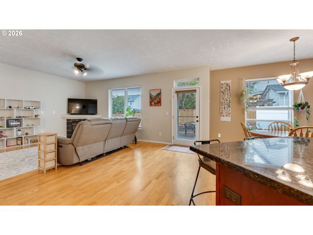 18283 DAVIS St, Sandy, OR 97055