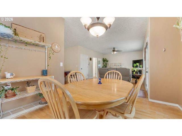 18283 DAVIS St, Sandy, OR 97055