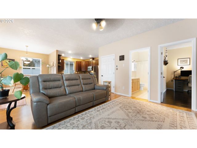 18283 DAVIS St, Sandy, OR 97055
