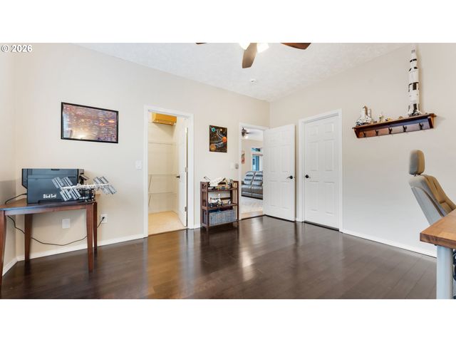 18283 DAVIS St, Sandy, OR 97055