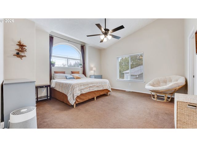 18283 DAVIS St, Sandy, OR 97055