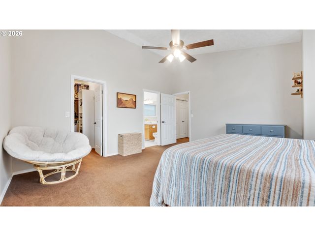18283 DAVIS St, Sandy, OR 97055