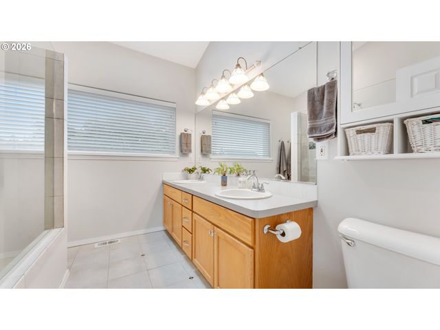 18283 DAVIS St, Sandy, OR 97055