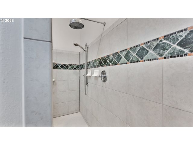 18283 DAVIS St, Sandy, OR 97055