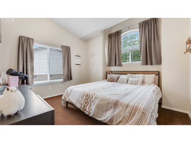18283 DAVIS St, Sandy, OR 97055
