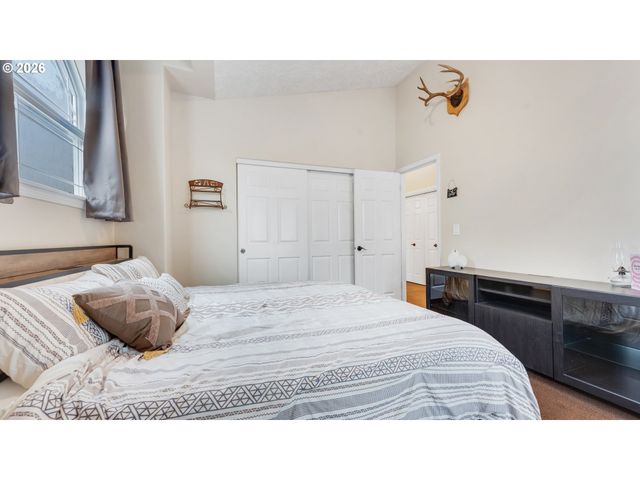 18283 DAVIS St, Sandy, OR 97055