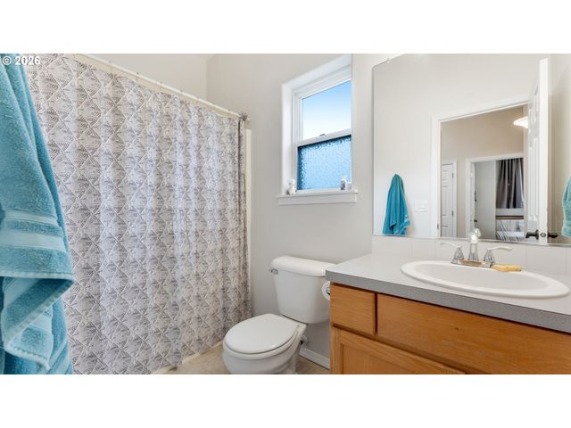 18283 DAVIS St, Sandy, OR 97055