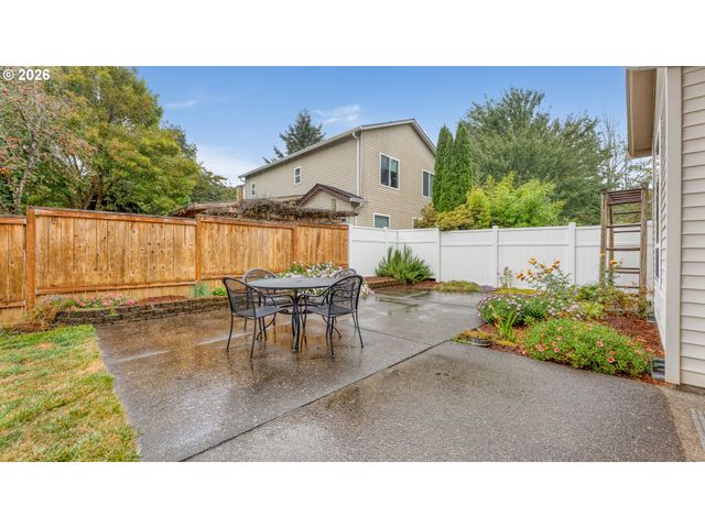 18283 DAVIS St, Sandy, OR 97055