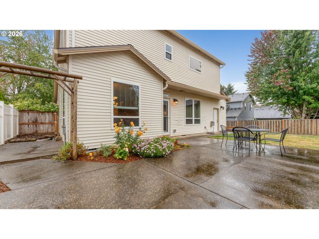 18283 DAVIS St, Sandy, OR 97055
