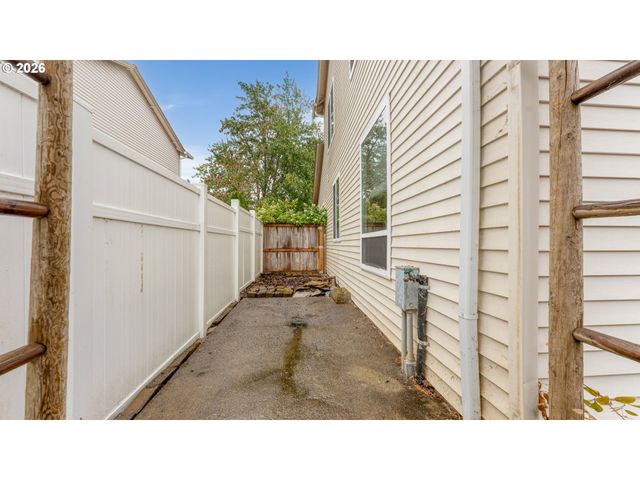 18283 DAVIS St, Sandy, OR 97055