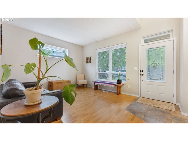 18283 DAVIS St, Sandy, OR 97055