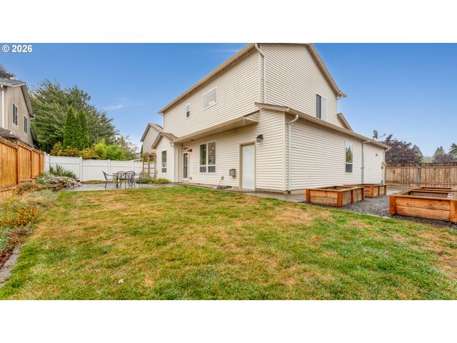 18283 DAVIS St, Sandy, OR 97055